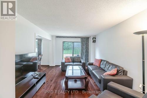 2963 Gulfstream Way, Mississauga, ON - Indoor Photo Showing Living Room