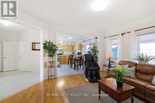 36 Lexington Road, Brampton, ON - Indoor Photo Showing Living Room