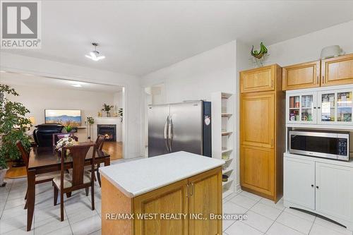 36 Lexington Road, Brampton, ON - Indoor Photo Showing Kitchen