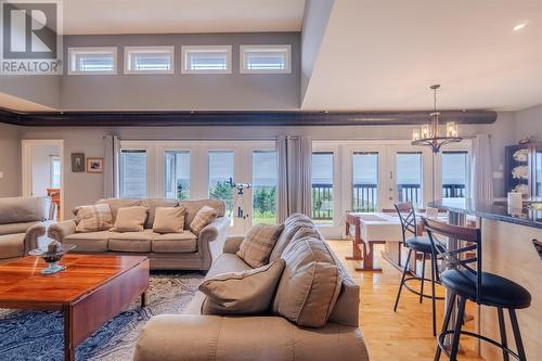 143 Summit Drive, Paradise, NL - Indoor Photo Showing Living Room