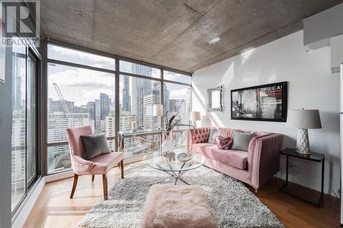 1802 - 22 Wellesley Street E, Toronto (Church-Yonge Corridor), ON - Indoor Photo Showing Living Room