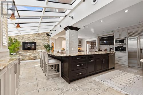 9 Hanover Court, Whitby (Lynde Creek), ON - Indoor Photo Showing Kitchen With Upgraded Kitchen