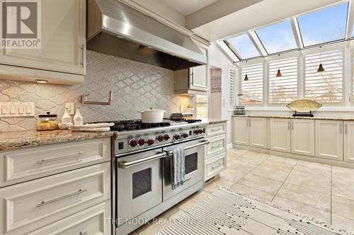 9 Hanover Court, Whitby (Lynde Creek), ON - Indoor Photo Showing Kitchen With Upgraded Kitchen