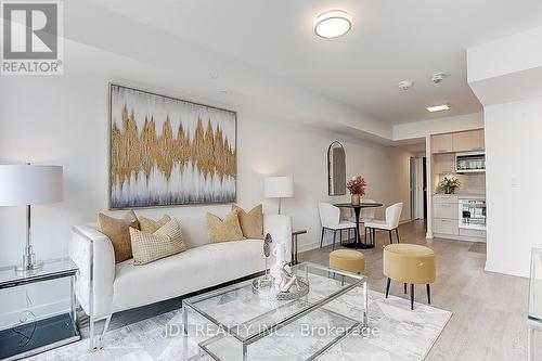 501 - 50 Mccaul Street, Toronto (Kensington-Chinatown), ON - Indoor Photo Showing Living Room