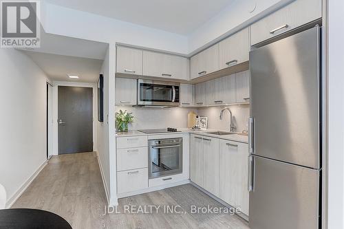 501 - 50 Mccaul Street, Toronto (Kensington-Chinatown), ON - Indoor Photo Showing Kitchen