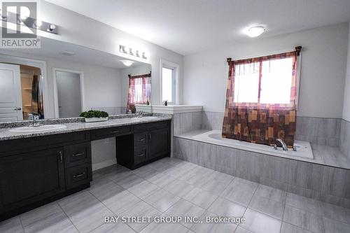 490 Silverwood Avenue, Welland, ON - Indoor Photo Showing Bathroom