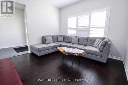 490 Silverwood Avenue, Welland, ON - Indoor Photo Showing Living Room