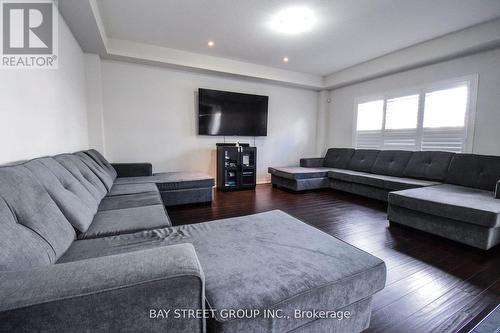 490 Silverwood Avenue, Welland, ON - Indoor Photo Showing Living Room