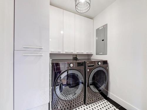 Laundry room - 587 Rue Bourgeoys, Montréal (Le Sud-Ouest), QC - Indoor Photo Showing Laundry Room