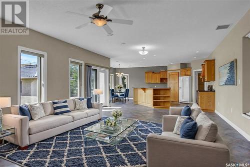 120 1St Avenue E, Gravelbourg, SK - Indoor Photo Showing Living Room