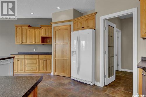 120 1St Avenue E, Gravelbourg, SK - Indoor Photo Showing Kitchen