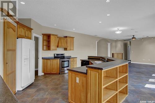 120 1St Avenue E, Gravelbourg, SK - Indoor Photo Showing Kitchen