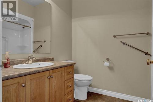 120 1St Avenue E, Gravelbourg, SK - Indoor Photo Showing Bathroom