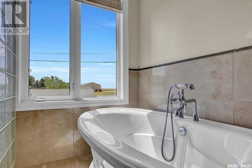 120 1St Avenue E, Gravelbourg, SK - Indoor Photo Showing Bathroom