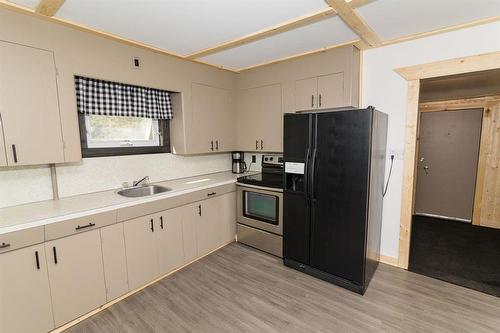 28 Second Street, Swan Lake, MB - Indoor Photo Showing Kitchen