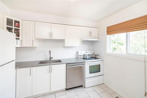 160 Lavina Crescent|Unit #I, Hamilton, ON - Indoor Photo Showing Kitchen