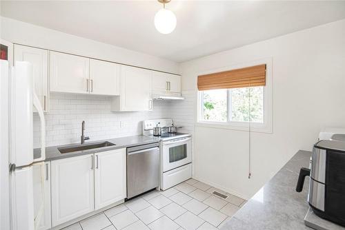 160 Lavina Crescent|Unit #I, Hamilton, ON - Indoor Photo Showing Kitchen