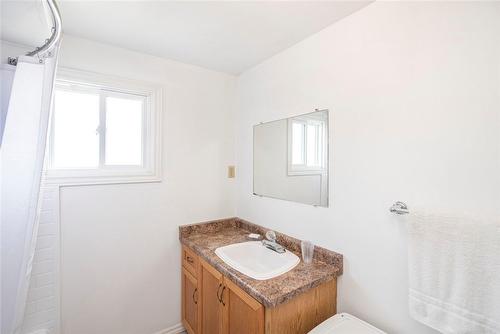 160 Lavina Crescent|Unit #I, Hamilton, ON - Indoor Photo Showing Bathroom