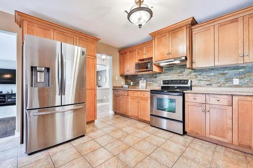 251 Sirente Drive, Hamilton, ON - Indoor Photo Showing Kitchen