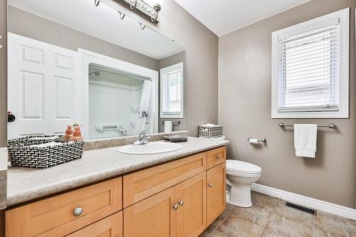 251 Sirente Drive, Hamilton, ON - Indoor Photo Showing Bathroom