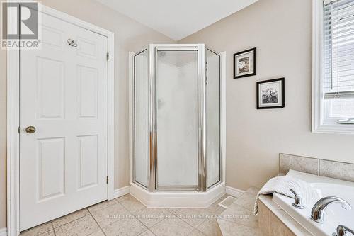 251 Sirente Drive, Hamilton (Crerar), ON - Indoor Photo Showing Bathroom