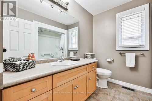 251 Sirente Drive, Hamilton (Crerar), ON - Indoor Photo Showing Bathroom