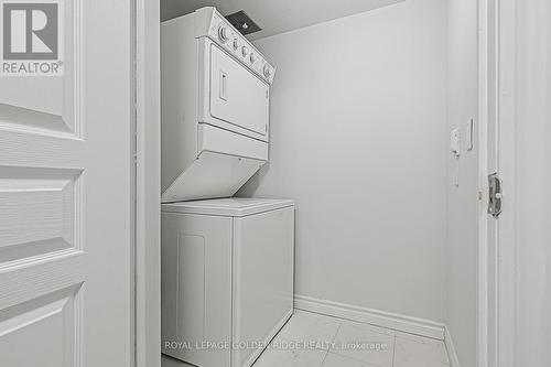 1103 - 801 Bay Street, Toronto (Bay Street Corridor), ON - Indoor Photo Showing Laundry Room