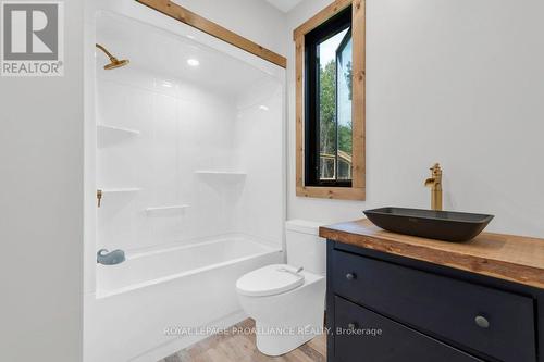 990 French Settlement Road, Tweed, ON - Indoor Photo Showing Bathroom