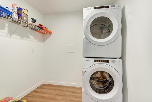 205-615 Rutland Road, Kelowna, BC - Indoor Photo Showing Laundry Room