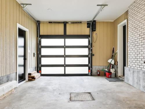 Garage - 10 Rue Pierre, Repentigny (Repentigny), QC - Indoor Photo Showing Garage