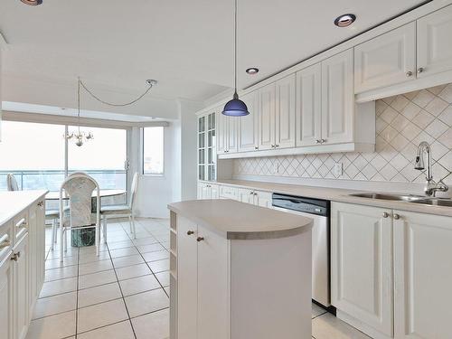 Cuisine - 1207-7630 Rue Du Mans, Montréal (Saint-Léonard), QC - Indoor Photo Showing Kitchen With Double Sink