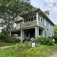 14 Locust Avenue  Wolfville, NS B4P 2E8