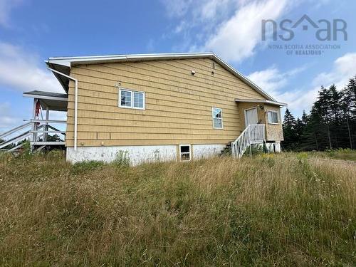 300 New Chester Road, Moser River, NS 