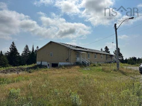 300 New Chester Road, Moser River, NS 