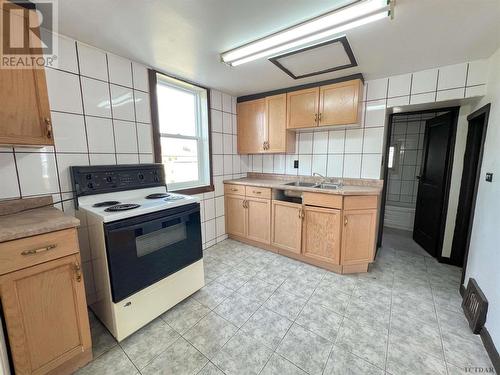 106 Way Ave, Timmins, ON - Indoor Photo Showing Kitchen With Double Sink