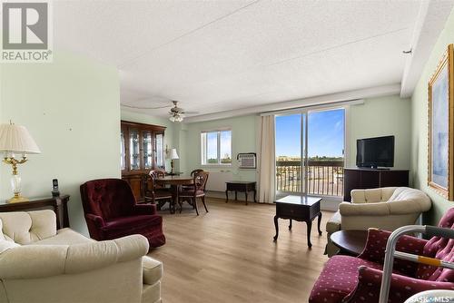 605 4045 Rae Street, Regina, SK - Indoor Photo Showing Living Room