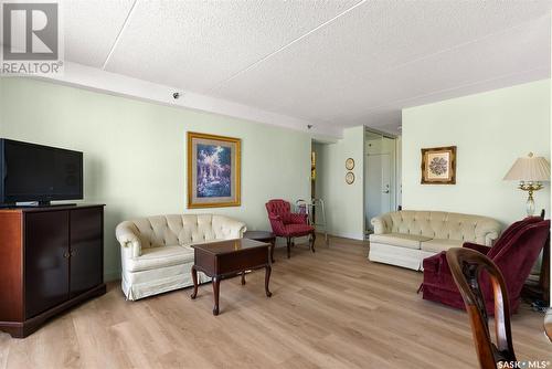 605 4045 Rae Street, Regina, SK - Indoor Photo Showing Living Room