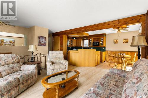 47 Roberts Place, Regina, SK - Indoor Photo Showing Living Room