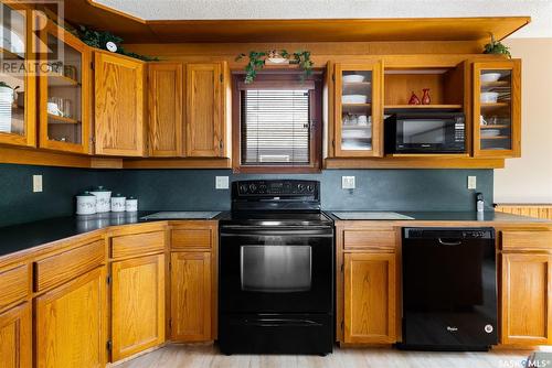 47 Roberts Place, Regina, SK - Indoor Photo Showing Kitchen