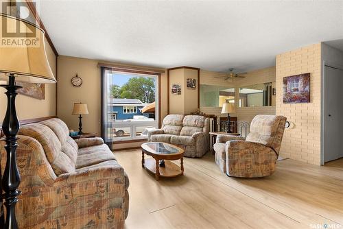 47 Roberts Place, Regina, SK - Indoor Photo Showing Living Room