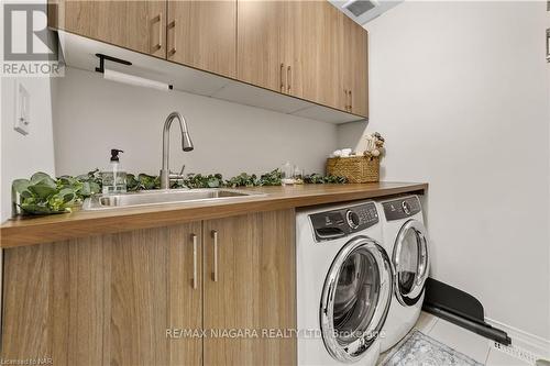 7924 Odell Crescent, Niagara Falls, ON - Indoor Photo Showing Laundry Room