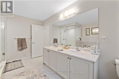 7924 Odell Crescent, Niagara Falls, ON - Indoor Photo Showing Bathroom