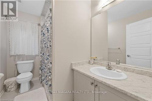 7924 Odell Crescent, Niagara Falls, ON - Indoor Photo Showing Bathroom