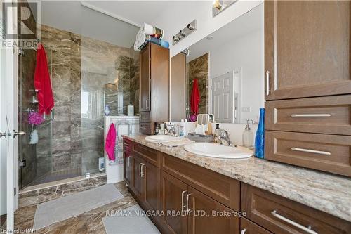 4432 Cinnamon Grove, Niagara Falls, ON - Indoor Photo Showing Bathroom