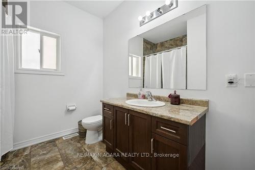 4432 Cinnamon Grove, Niagara Falls, ON - Indoor Photo Showing Bathroom