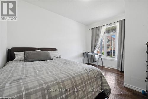 4432 Cinnamon Grove, Niagara Falls, ON - Indoor Photo Showing Bedroom