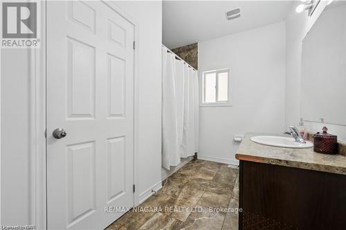 4432 Cinnamon Grove, Niagara Falls, ON - Indoor Photo Showing Bathroom