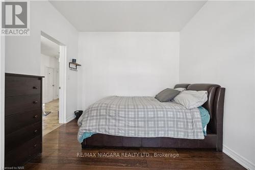 4432 Cinnamon Grove, Niagara Falls, ON - Indoor Photo Showing Bedroom