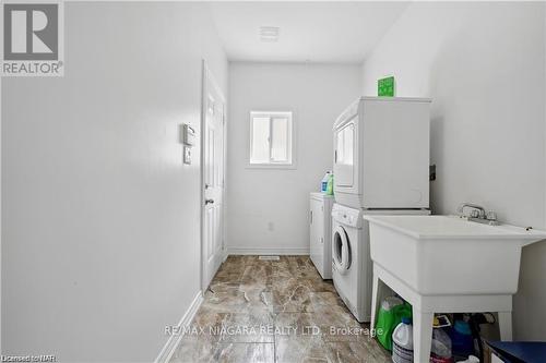 4432 Cinnamon Grove, Niagara Falls, ON - Indoor Photo Showing Laundry Room