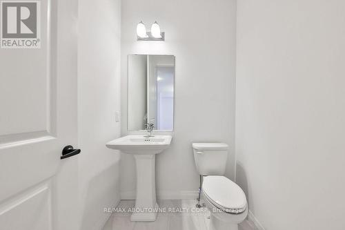 24 Broddy Avenue, Brantford, ON - Indoor Photo Showing Bathroom